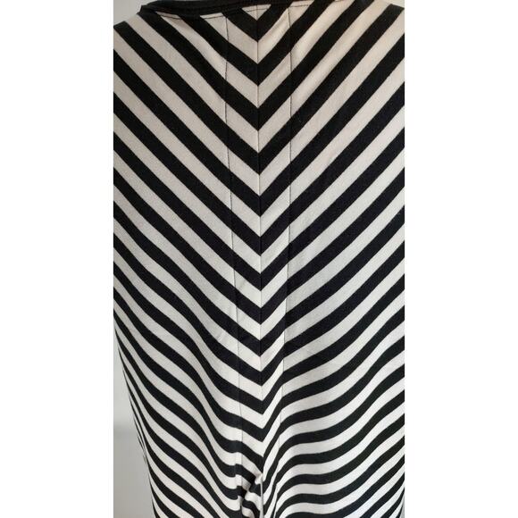 Time and Tru Woman's Black White Strip Tank Top Size XXL 9" Slit Back Hi Low Hem - Picture 7 of 9